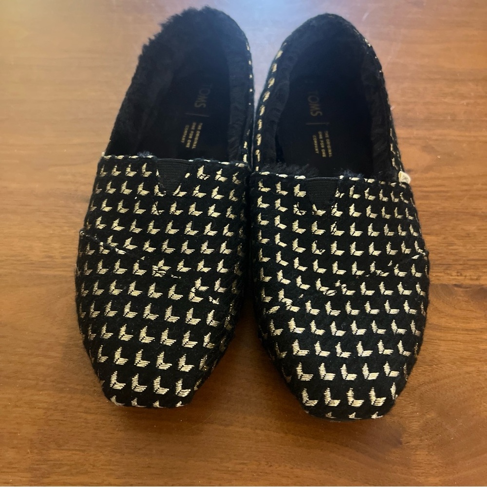 TOMS Alpargata Black Gold Metallic Geometric Faux Fur Lined Slip On Flats W's 8
